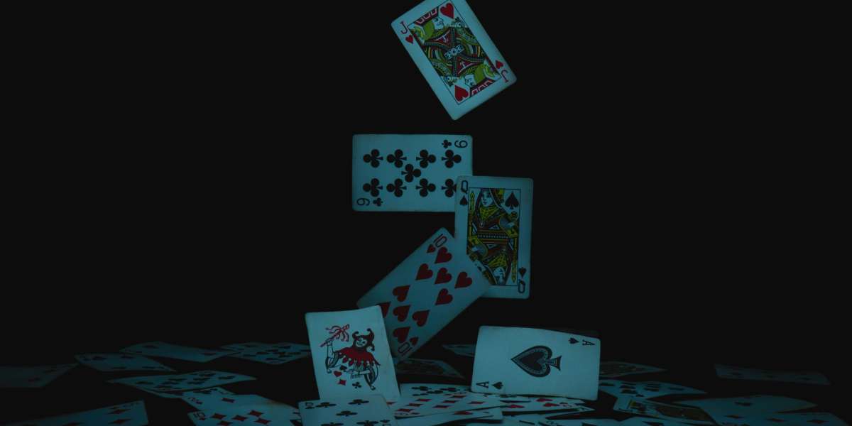 A Deep Dive into Online Casino Slots: Analyzing the Latest Graphic Technologies and Gameplay Mechanics
